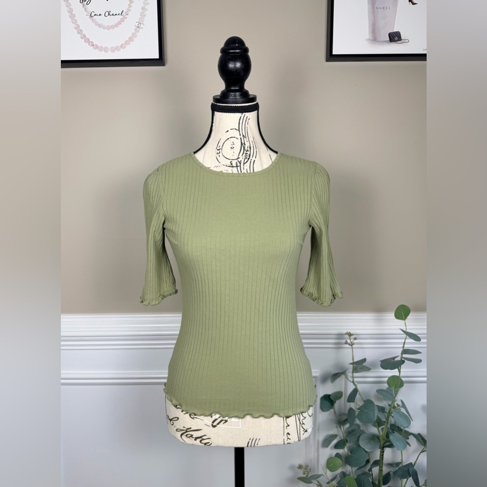 Old Navy Girls Ribbed Lettuce-Edged Top In Olive Green Size L (10-12)